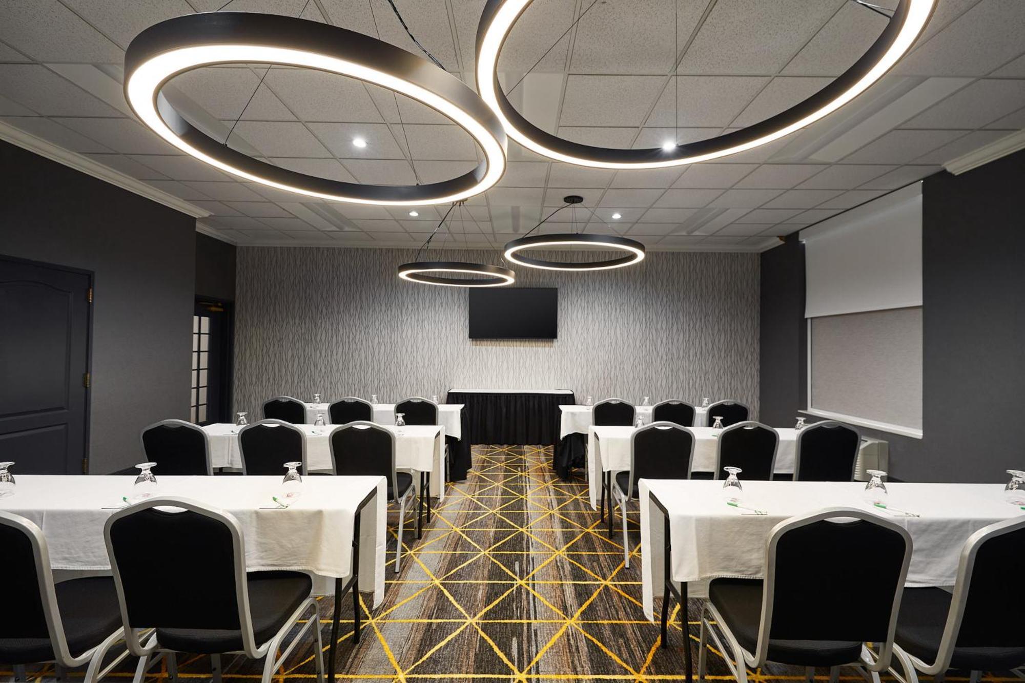 Holiday Inn Hotel & Suites Madison West - Middleton By Ihg Exterior foto